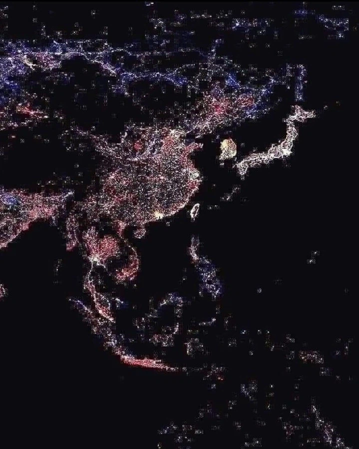 우주에서 본 동, 동남아시아의 밤..._1.webp