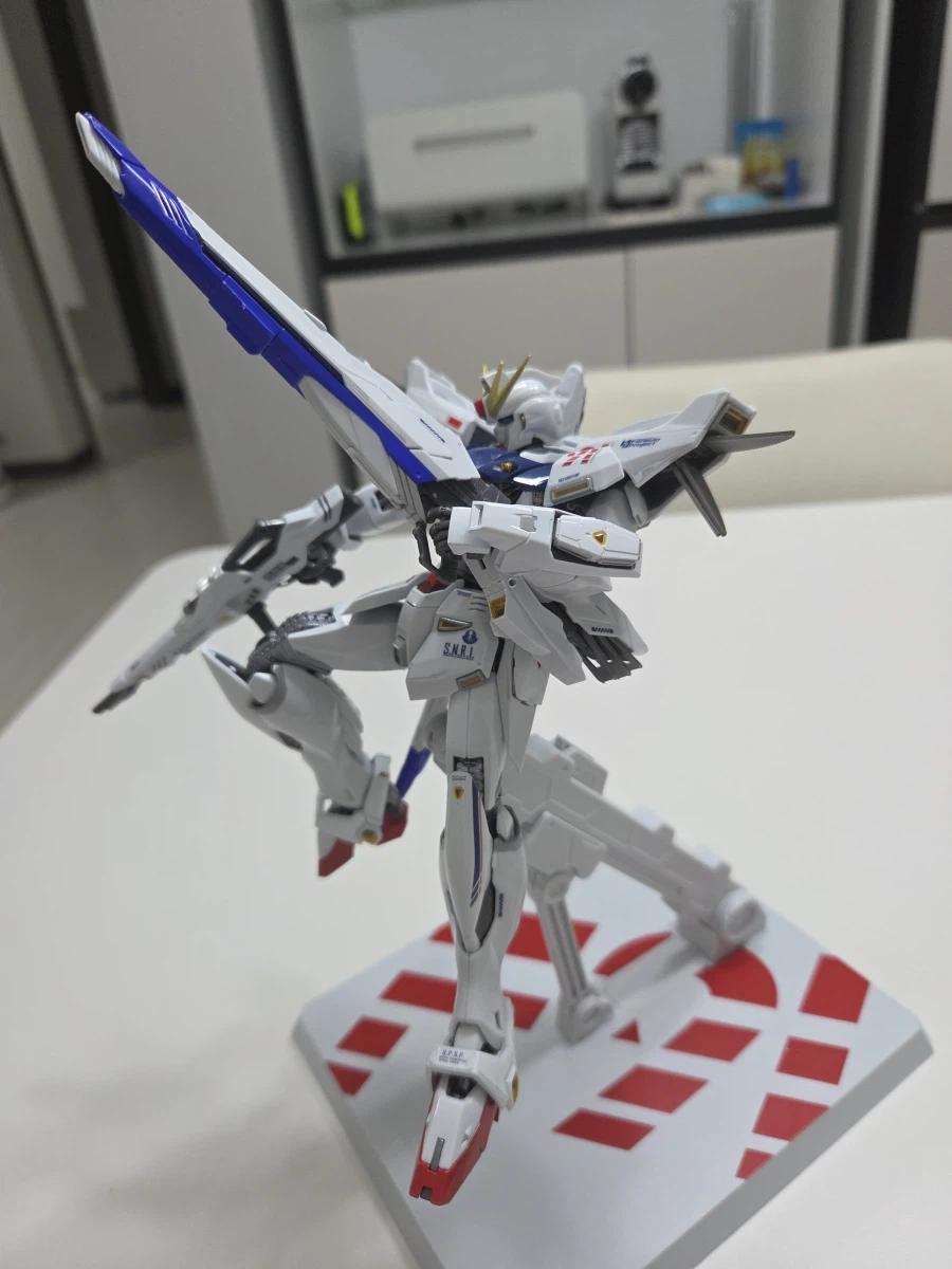 질량이 있는 잔상 가져왔습니다_4.webp