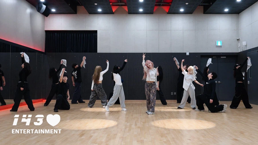 [메이딘] MADEIN - '안 봐도 비디오' 안무연습_1.webp