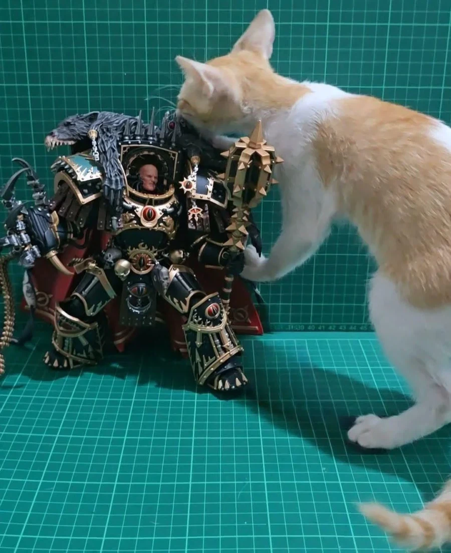 워해머)카오스에 맞서 싸우는 황제 폐하의 바이오 타이탄_1.webp