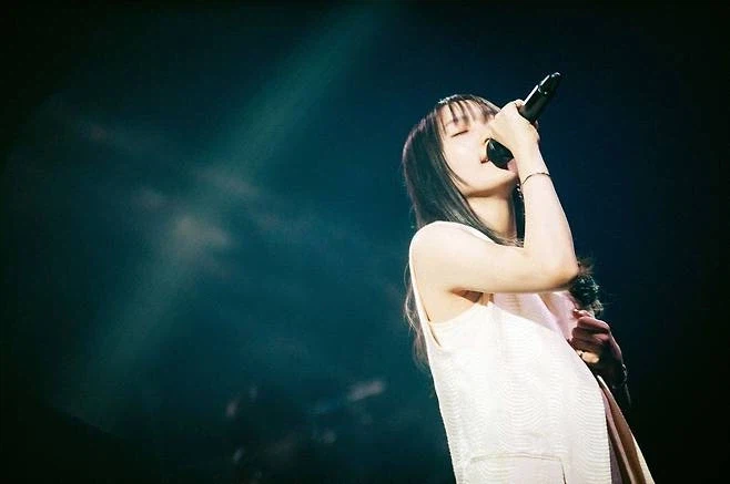 ‘J팝 아이콘’ 요아소비 보컬 이쿠타 리라…“나만의 이야기 들려줄게요”_3.webp