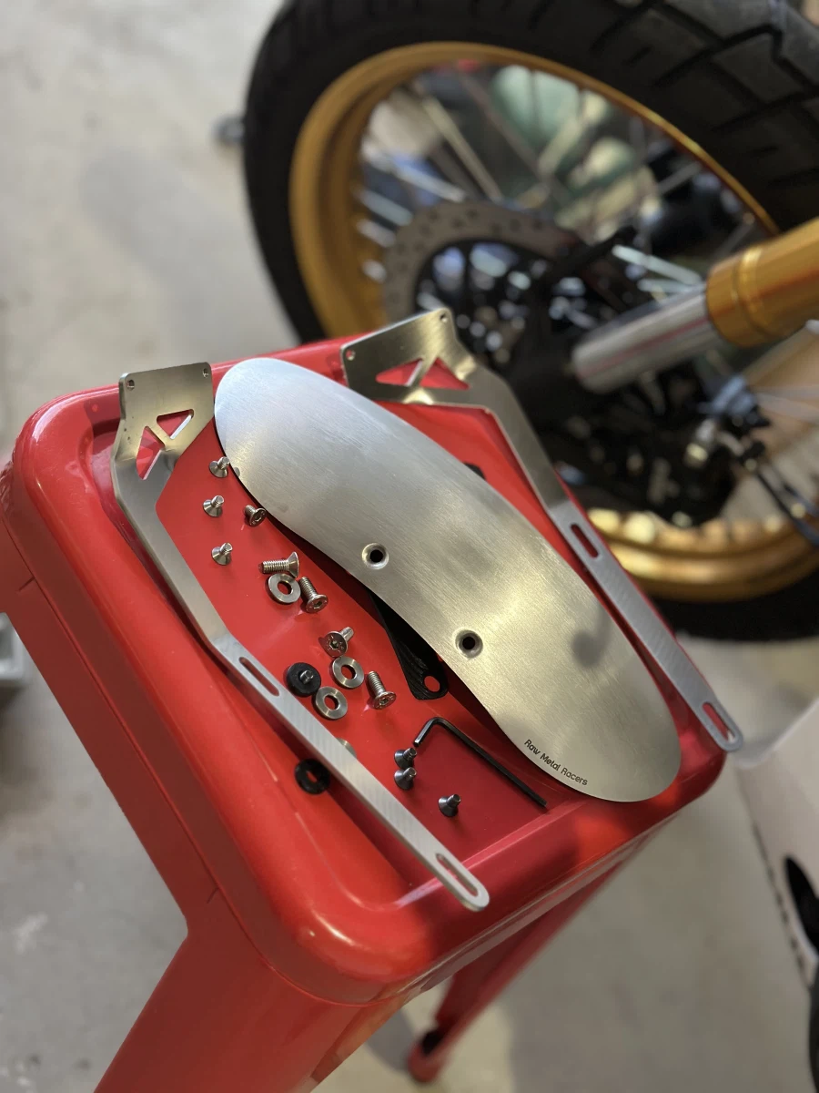 커스텀 트라이엄프 스피드 400 펜더 교체_5.webp