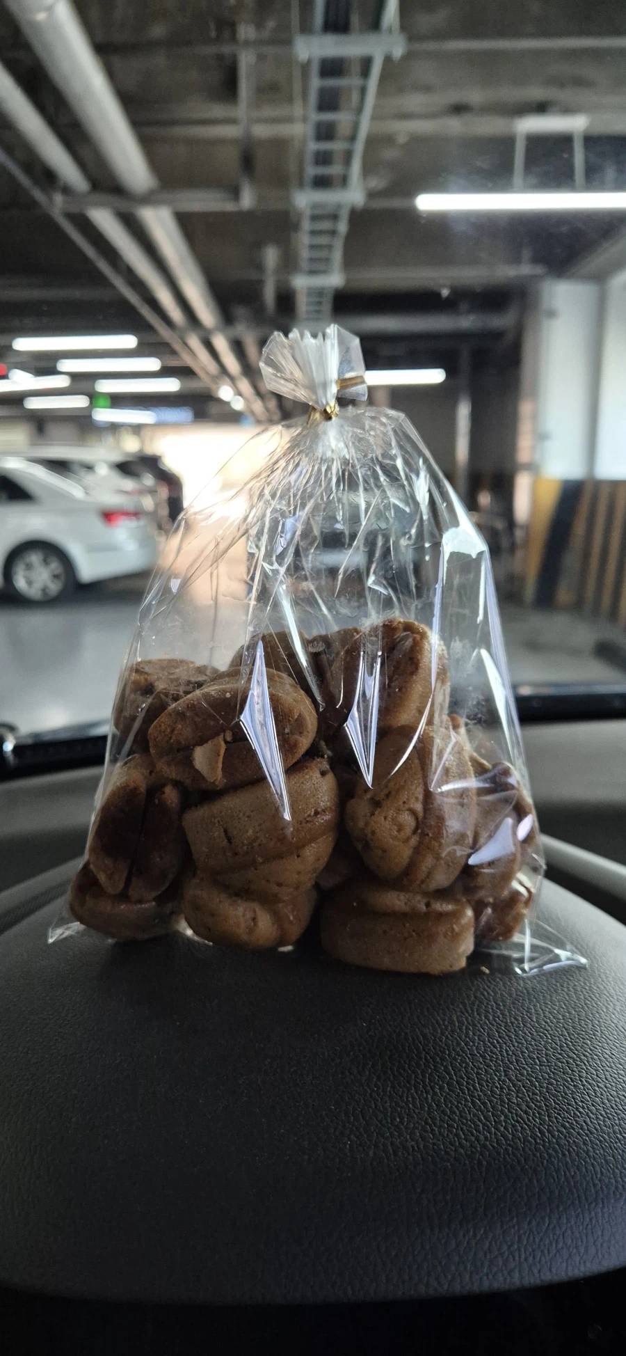 롯데마트에서 15핫도그와 커피콩빵을 먹어봤습니다._3.webp