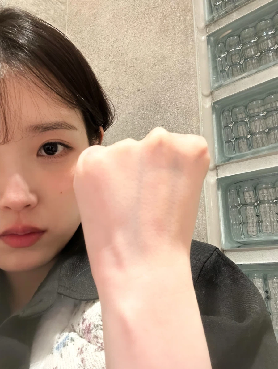 2026.02.24 아이유 인스타그램 사진 보정_4.webp