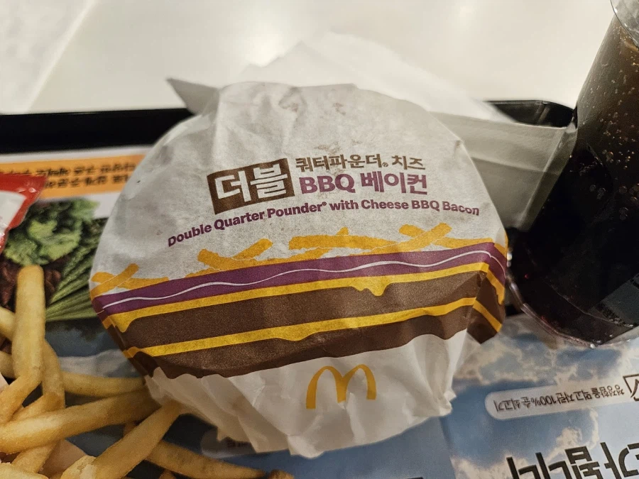 이제 정신 좀 드나? 맥도날드 더블 쿼터파운더 치즈 BBQ 베이컨_2.webp