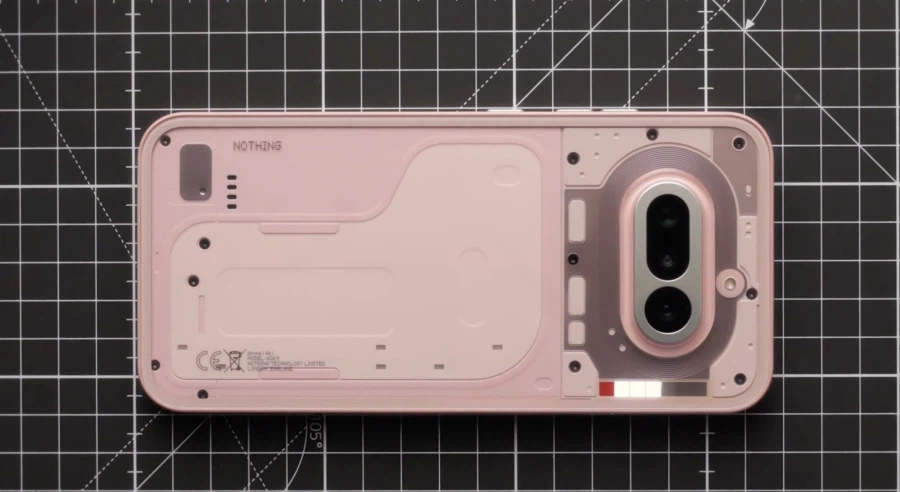 Nothing Phone 4a 모델 핑크 색상 실기 이미지_5.webp