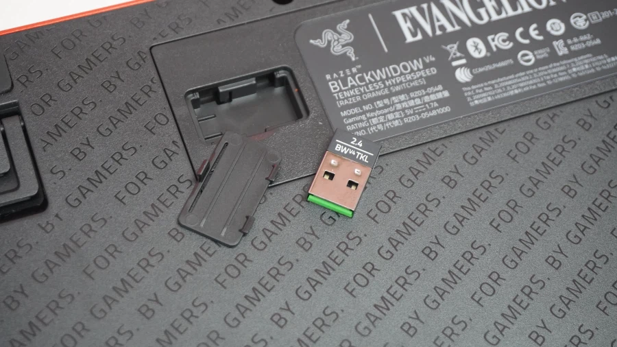 [네이버] 싱크로율 폭주 중! RAZER 에반게리온 콜라보 국내 최초 언박싱_12.webp
