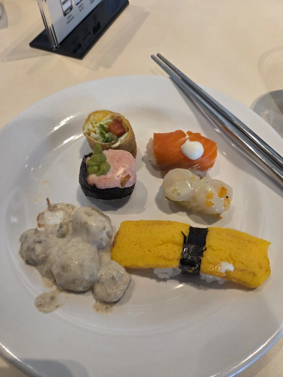 돼억시니)에슐리 퀸즈_1.webp