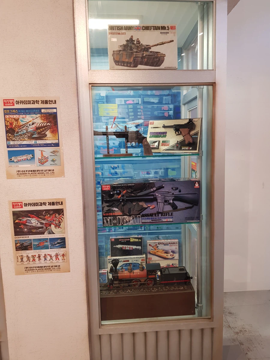 [아카데미 과학] 故 김순환 회장님 추모전 사진 - 교재사 / 집무실_13.webp