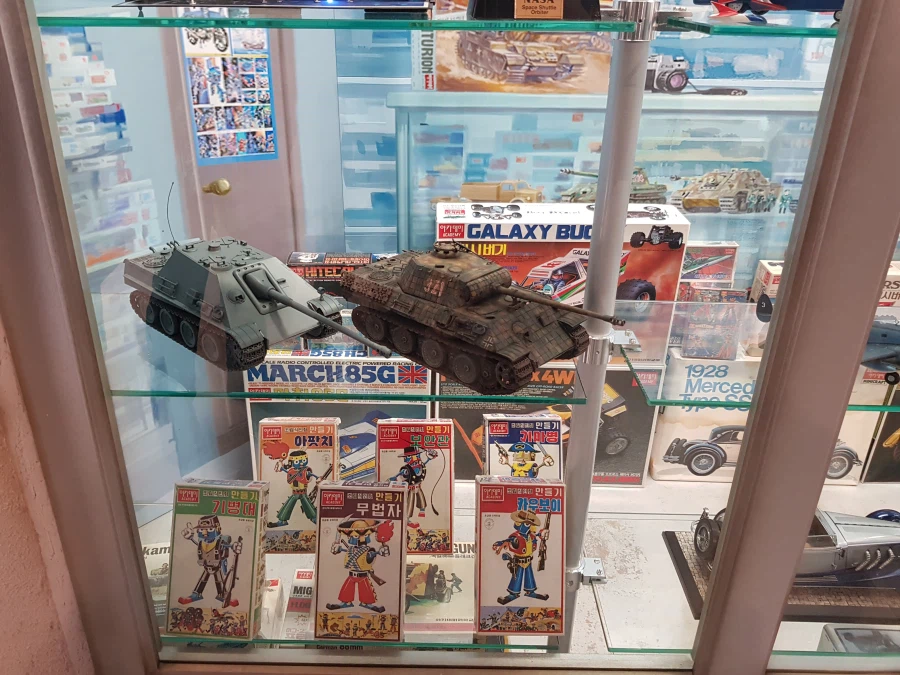 [아카데미 과학] 故 김순환 회장님 추모전 사진 - 교재사 / 집무실_17.webp