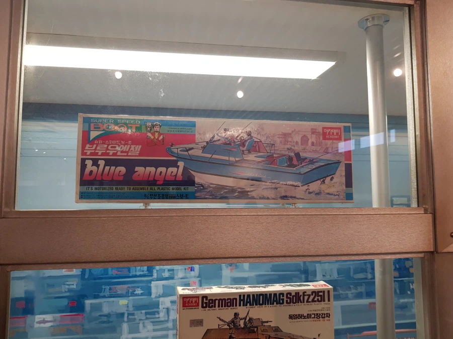 [아카데미 과학] 故 김순환 회장님 추모전 사진 - 교재사 / 집무실_19.webp