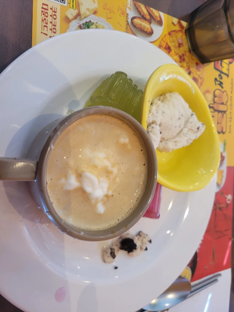 돼억시니) 저저번주에 먹은 쿠우쿠우에서 먹은것들입니다_5.webp