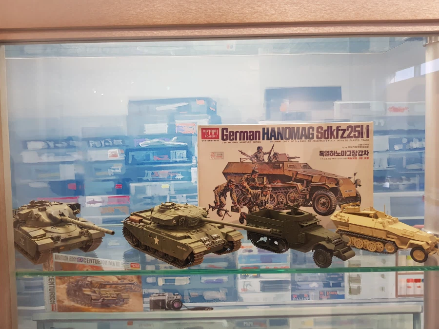 [아카데미 과학] 故 김순환 회장님 추모전 사진 - 교재사 / 집무실_21.webp