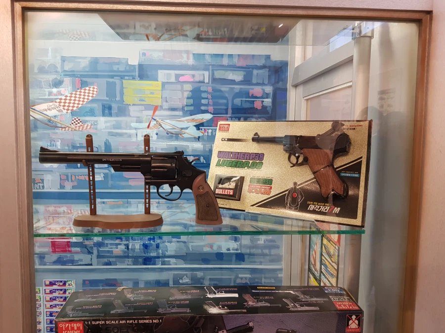 [아카데미 과학] 故 김순환 회장님 추모전 사진 - 교재사 / 집무실_37.webp