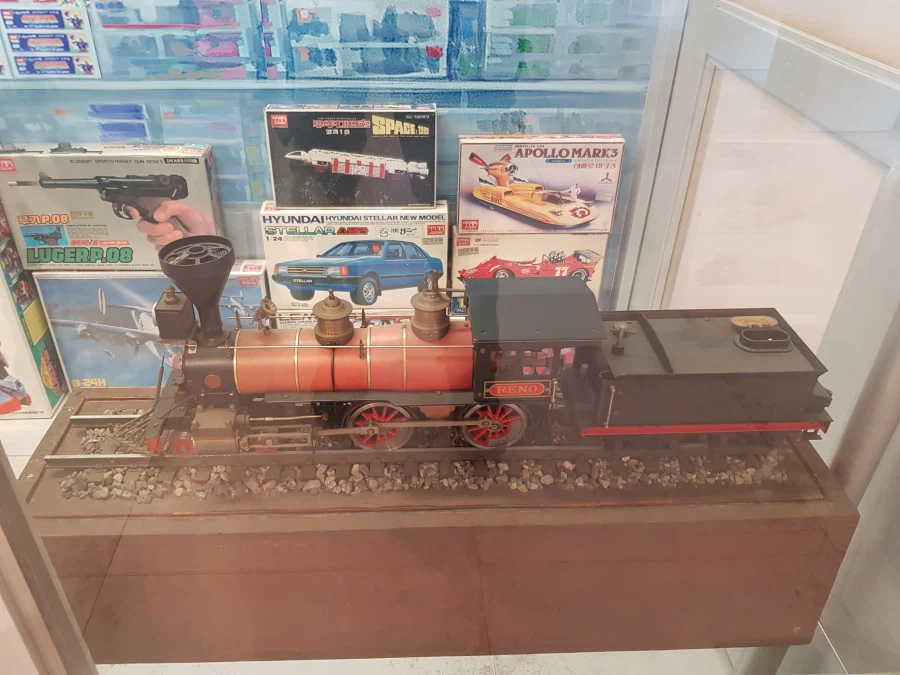 [아카데미 과학] 故 김순환 회장님 추모전 사진 - 교재사 / 집무실_39.webp