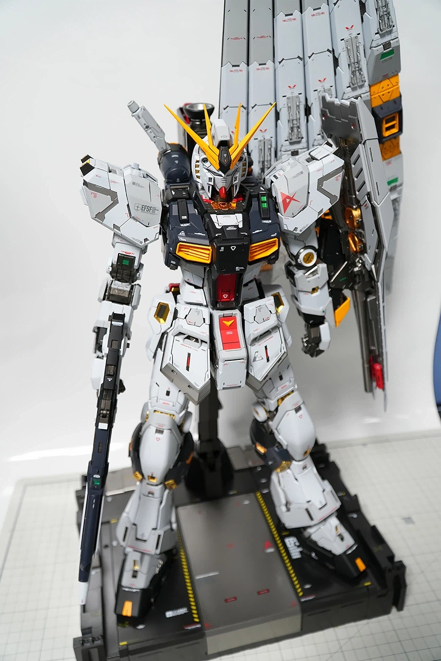 PGU RX-93 뉴건담 도색완성_6.webp