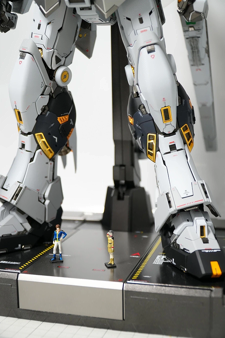 PGU RX-93 뉴건담 도색완성_17.webp