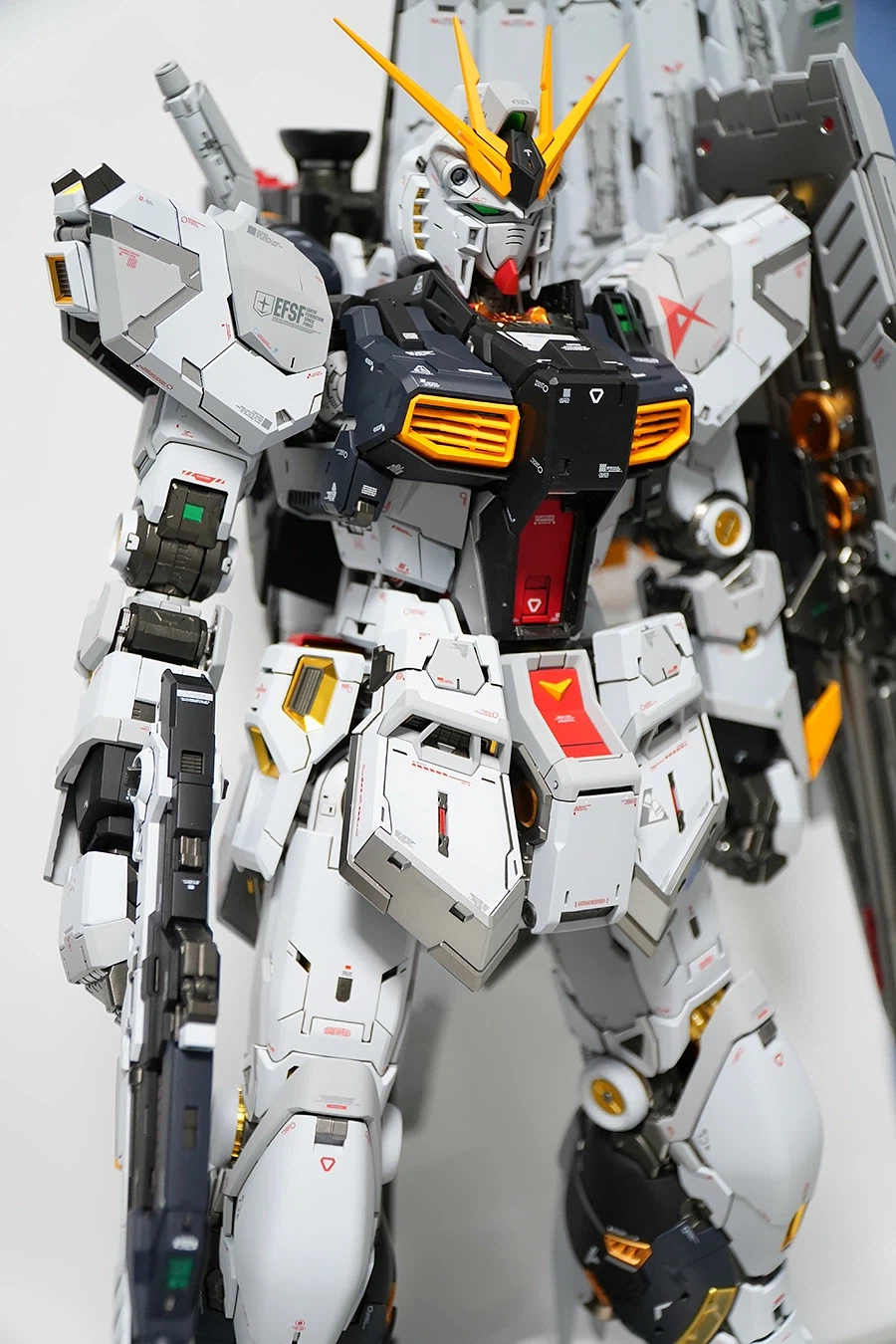 PGU RX-93 뉴건담 도색완성_18.webp