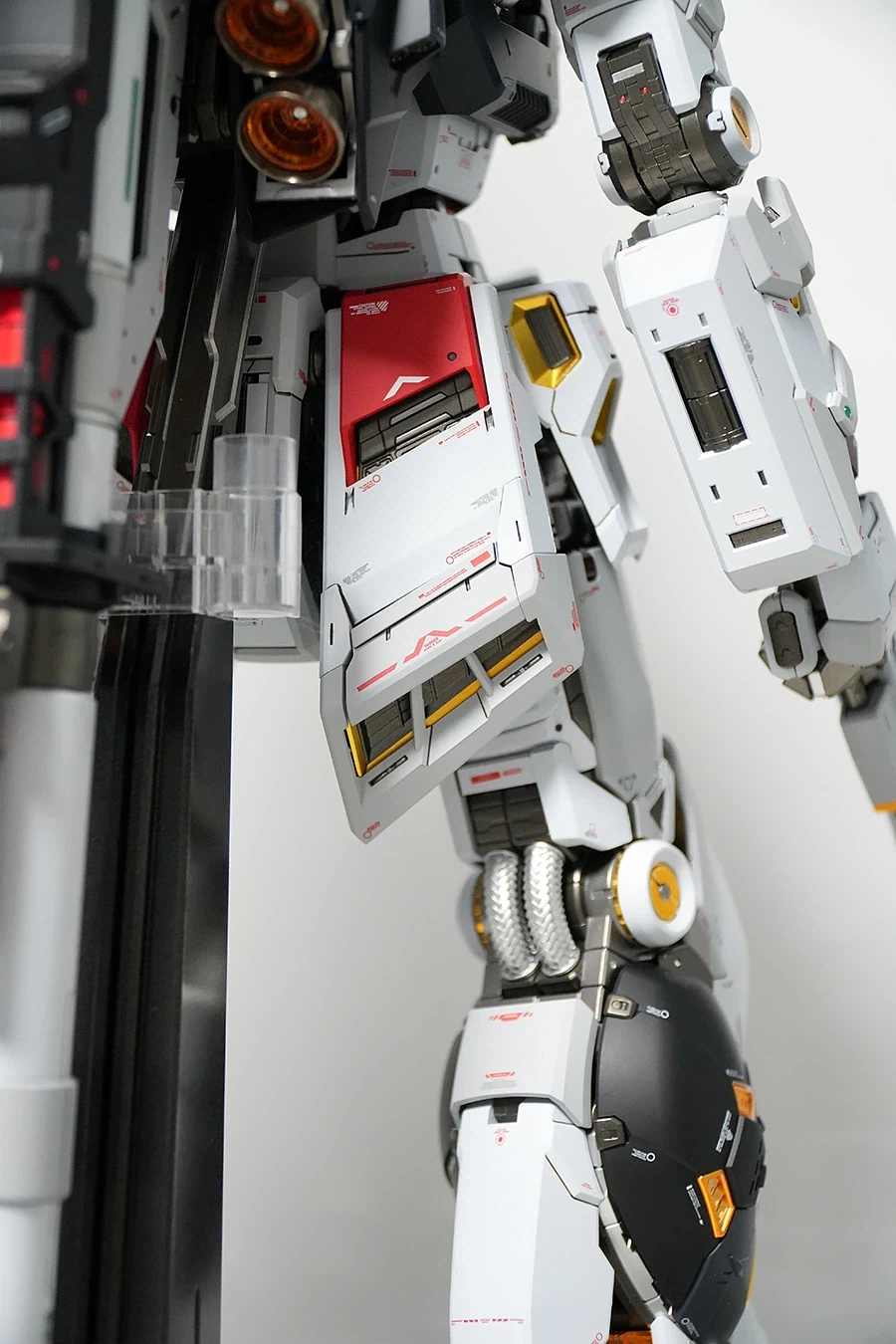 PGU RX-93 뉴건담 도색완성_42.webp