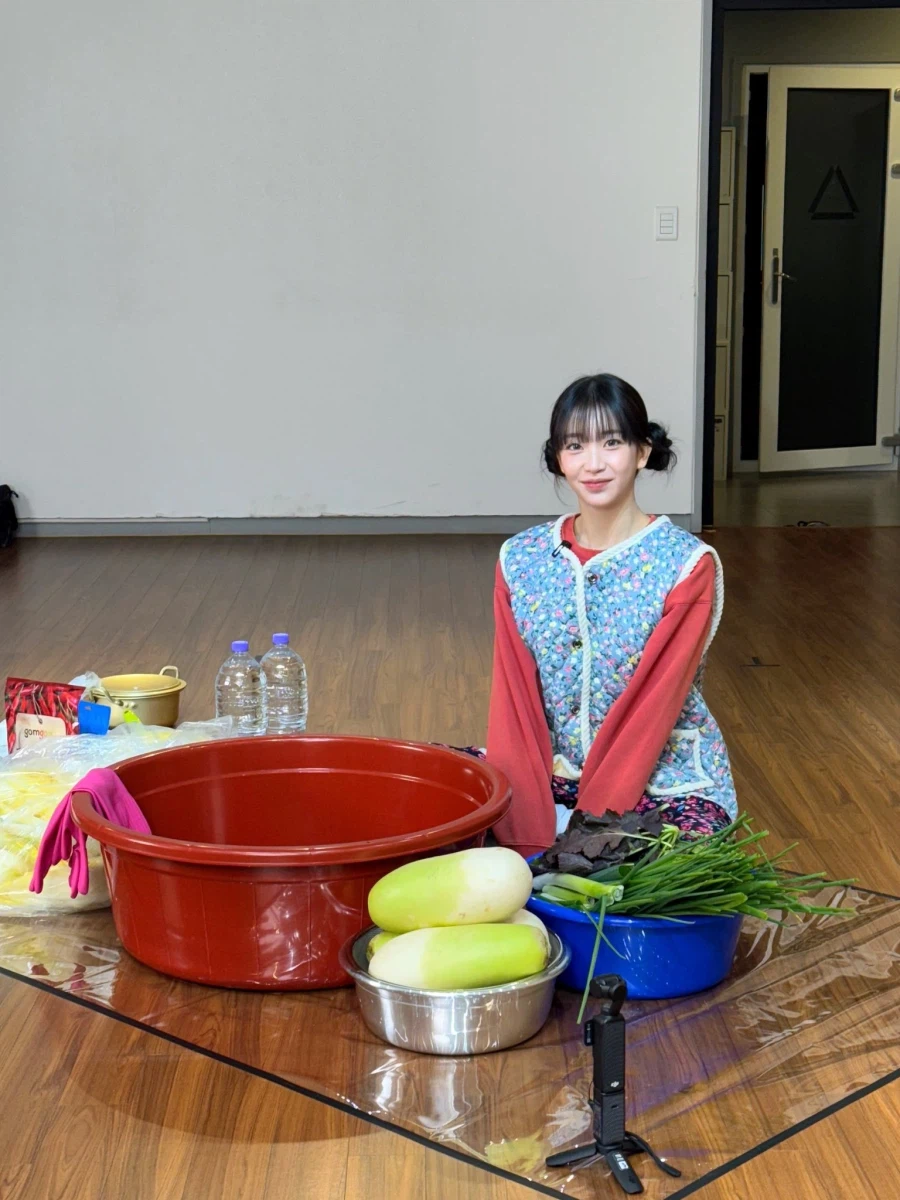 [스테이씨] 김장하다 지치셨나요? 네..니오🥬 배수민이 대신해 드립니다🧚_2.webp
