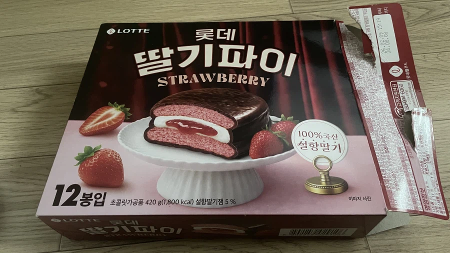 롯데 딸기파이_1.webp