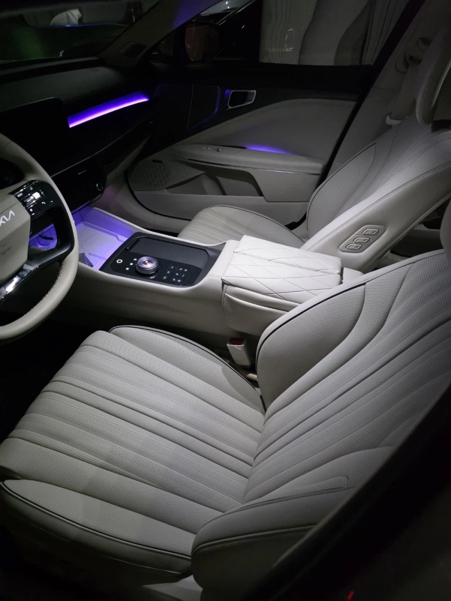 11년만에 새차 K8 HEV 시그니처 아이보리 실버_6.webp