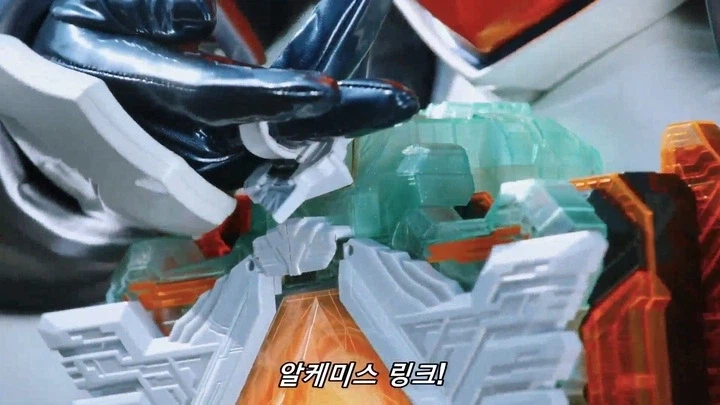 [가면라이더 최강 케미★갓챠 대작전] 히로인의 화려한 변신_79.webp