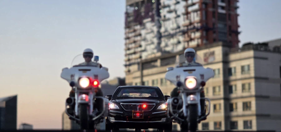 1/35 크로바모형 4성장군 에쿠스 (with LED) '장군님 퇴근하신다'_30.webp