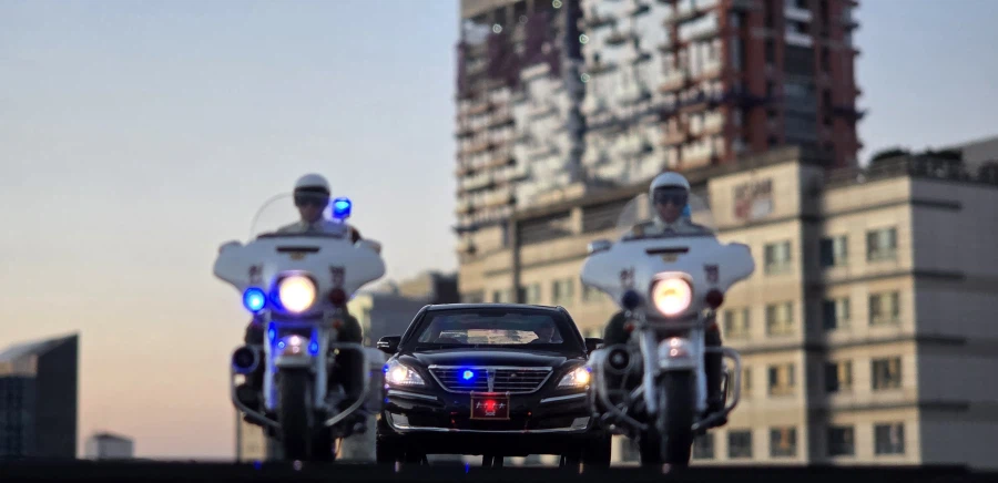 1/35 크로바모형 4성장군 에쿠스 (with LED) '장군님 퇴근하신다'_31.webp