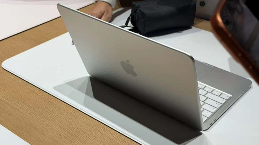 애플 맥북 네오 모델, 전 색상 실기 이미지_3.webp