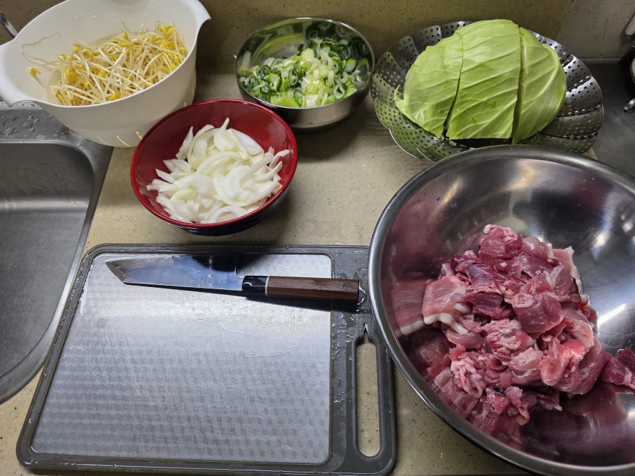 직장에서 3천원씩 걷어서 해먹는 점심 양배추쌈밥_2.webp