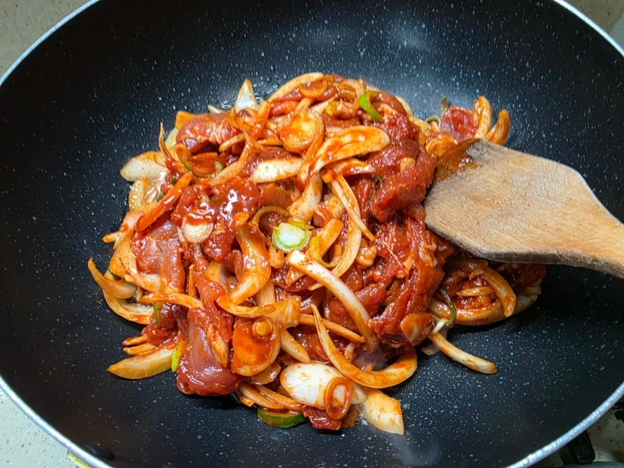 직장에서 3천원씩 걷어서 해먹는 점심 양배추쌈밥_5.webp