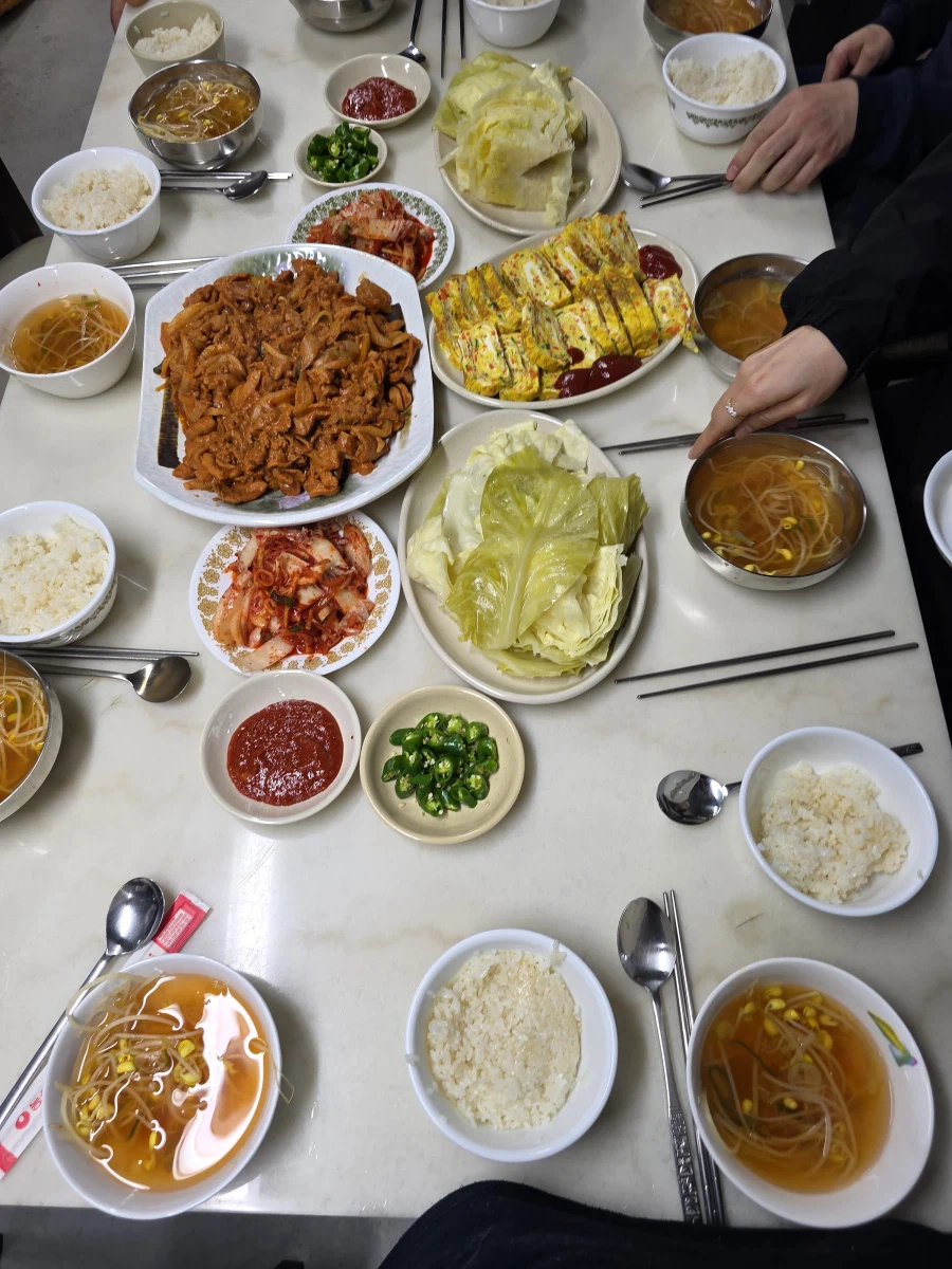 직장에서 3천원씩 걷어서 해먹는 점심 양배추쌈밥_11.webp