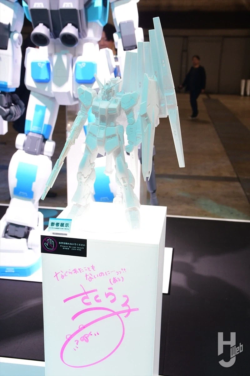 [반다이] 건담 시리즈 × 홀로라이브 프로덕션. 홀로라이브 EXPO 전시 이미지_12.webp