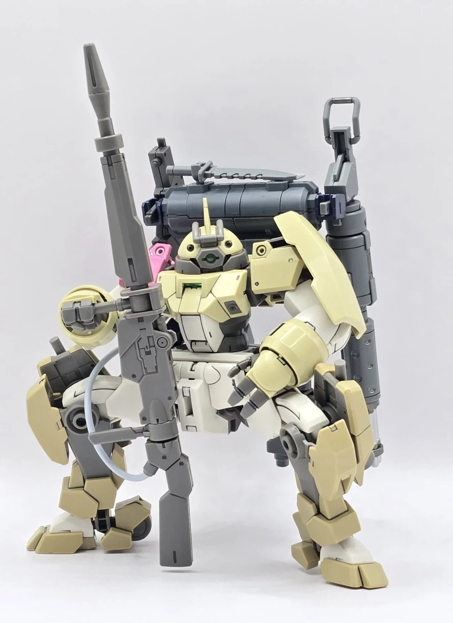 수상할 정도로 고프닉식 쪼그려앉기가 잘 어울리는 건프라_1.webp