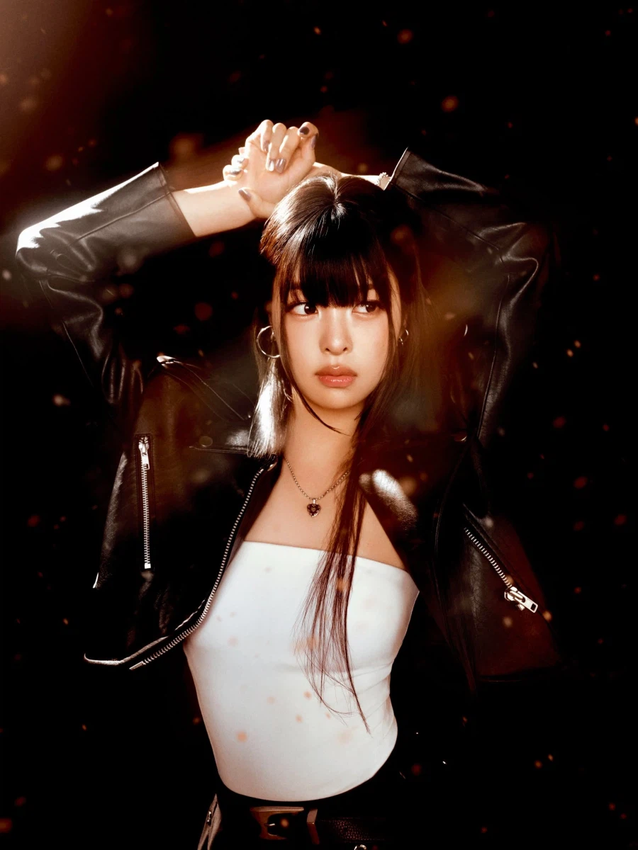 [앳하트] Shut Up MV 비하인드 + Butterfly Doors 컨셉포토_9.webp