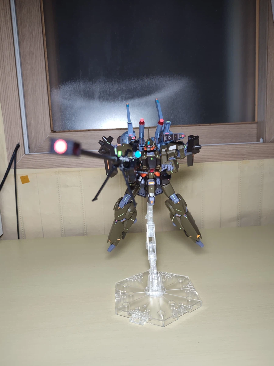 HG 리벤볼프 축광테이프 작업후 찍어본 간단 액션샷들입니다._27.webp