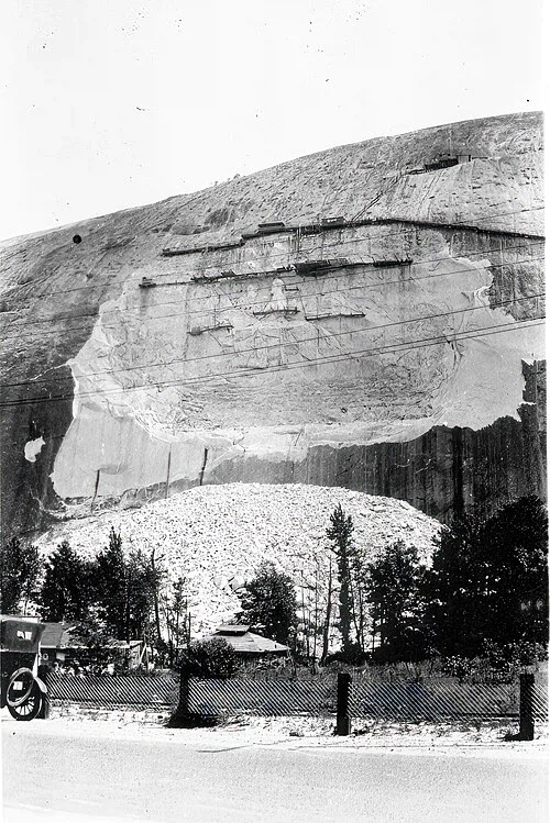 미국 북부와 인종 통합에 대항해 만들어진 미국 남부의 거대 조각상_2.webp