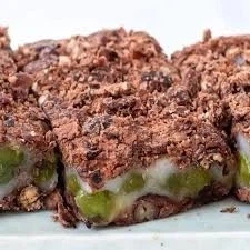 "선생님~ 제가 맛있는 간식을 사왔답니다~"_2.webp