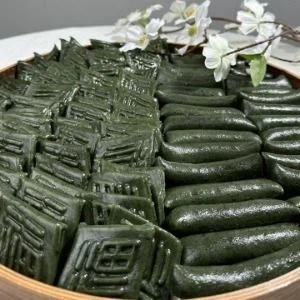 "선생님~ 제가 맛있는 간식을 사왔답니다~"_4.webp