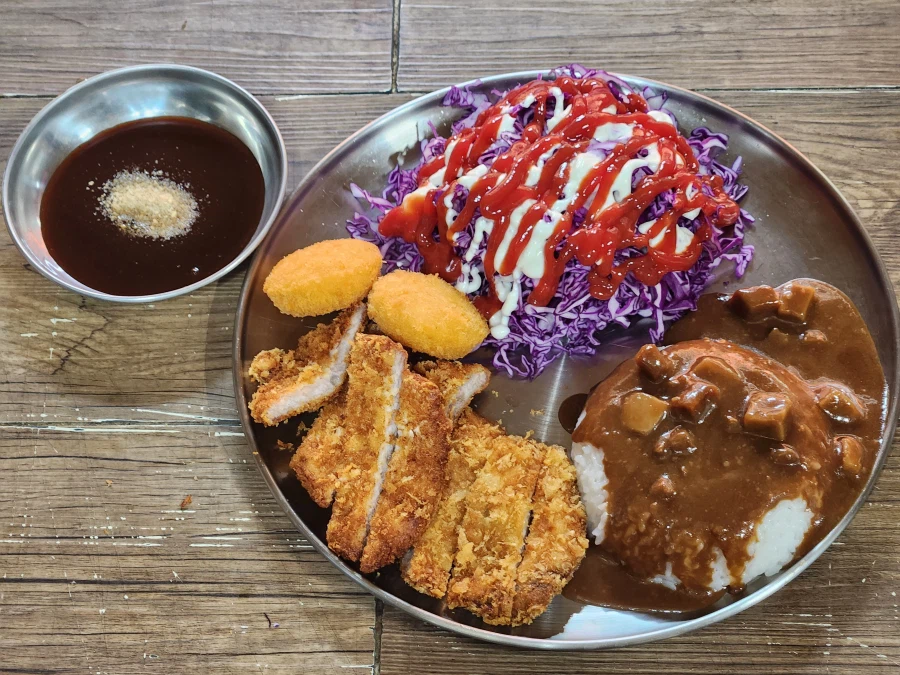 그동안 해먹은 튀김집 아저씨들의 꿀꿀이 정식_6.webp