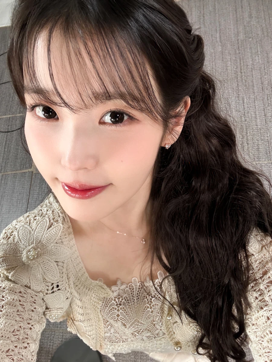 [아이유의 팔레트🎨] Ep.34 우즈 편 비하인드 셀카 사진 보정_4.webp