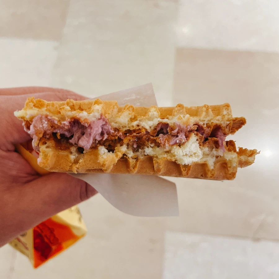 돼억시니) 길거리(?) 와플과 사라다_5.webp