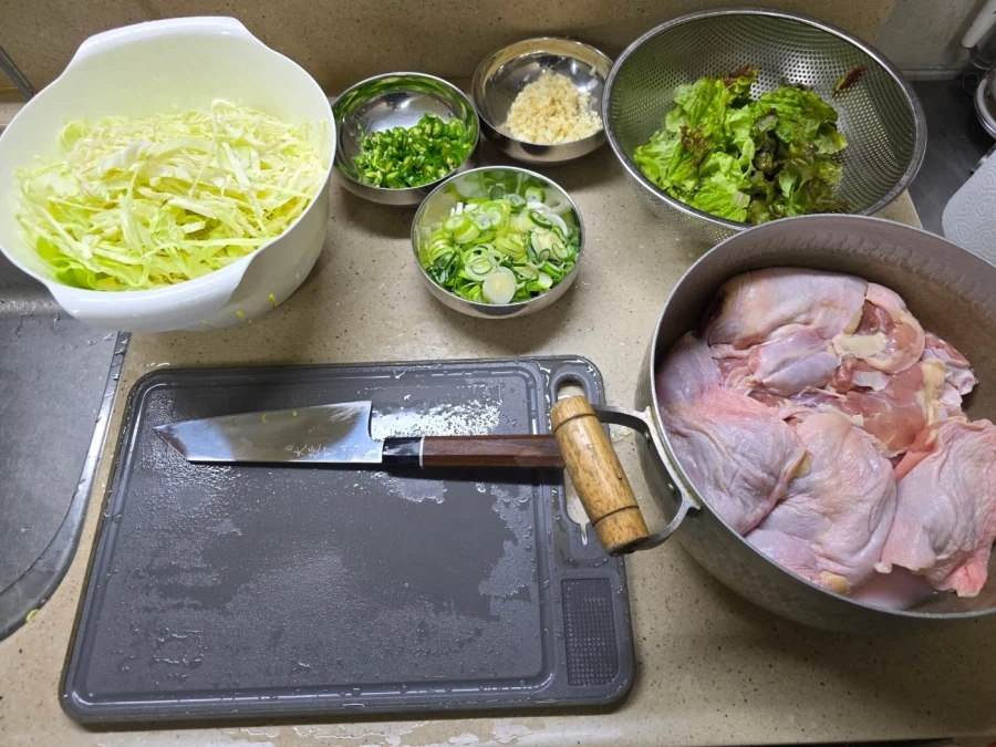 직장에서 3천원씩 걷어서 해먹는 점심 켄터키치킨 유린기_4.webp