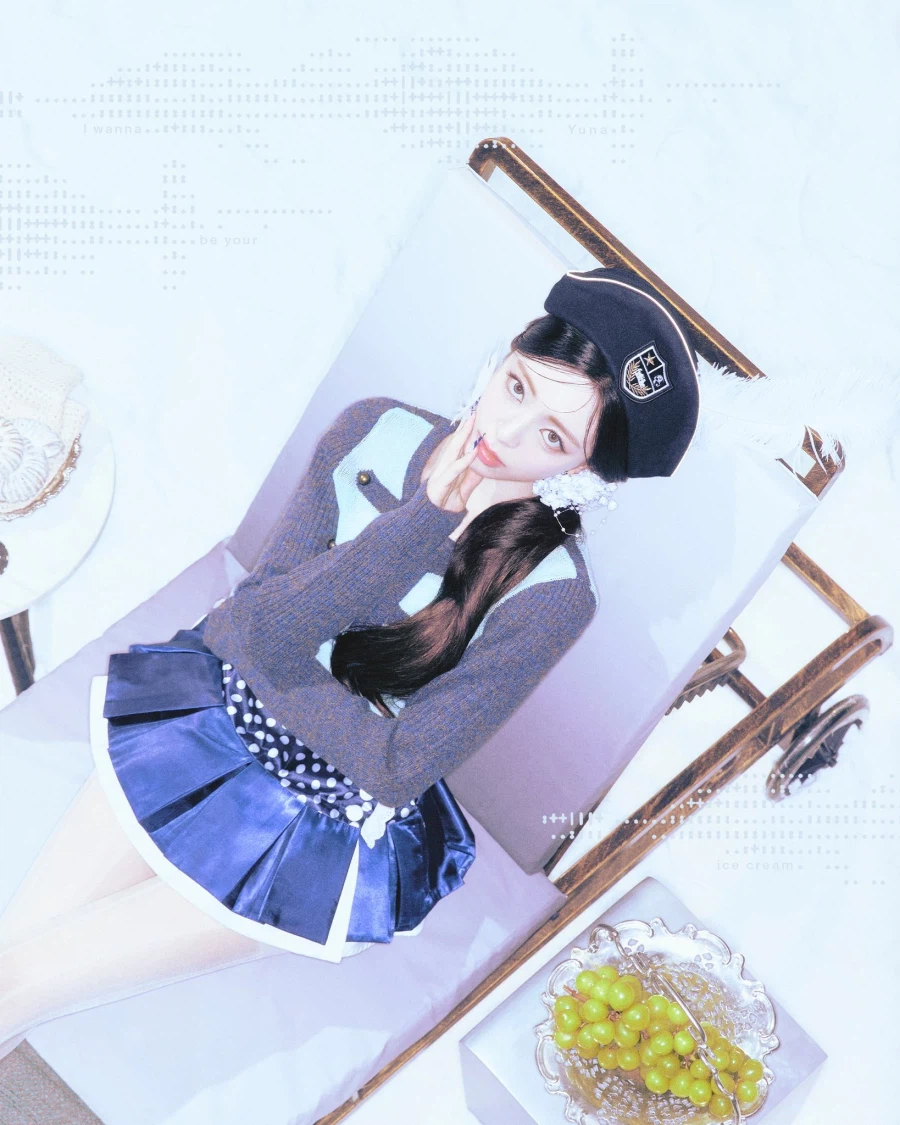 [있지] 유나 솔로 자켓 & 트레일러 비하인드 #3 : 예쁜건 다 하는 느낌🥰_3.webp