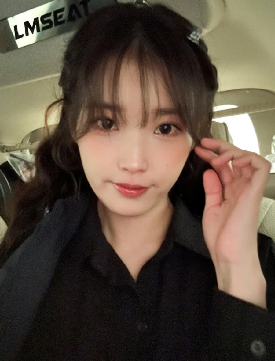 2026.03.12 아이유 베리즈 포스트 사진 보정_1.webp