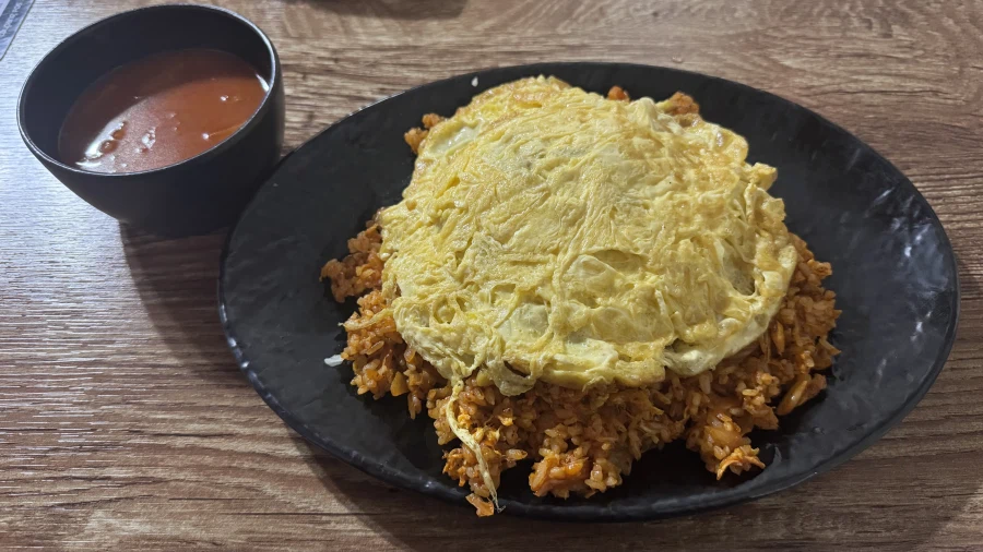 돼억시니)흔한 중국집의 김치볶음밥_1.webp