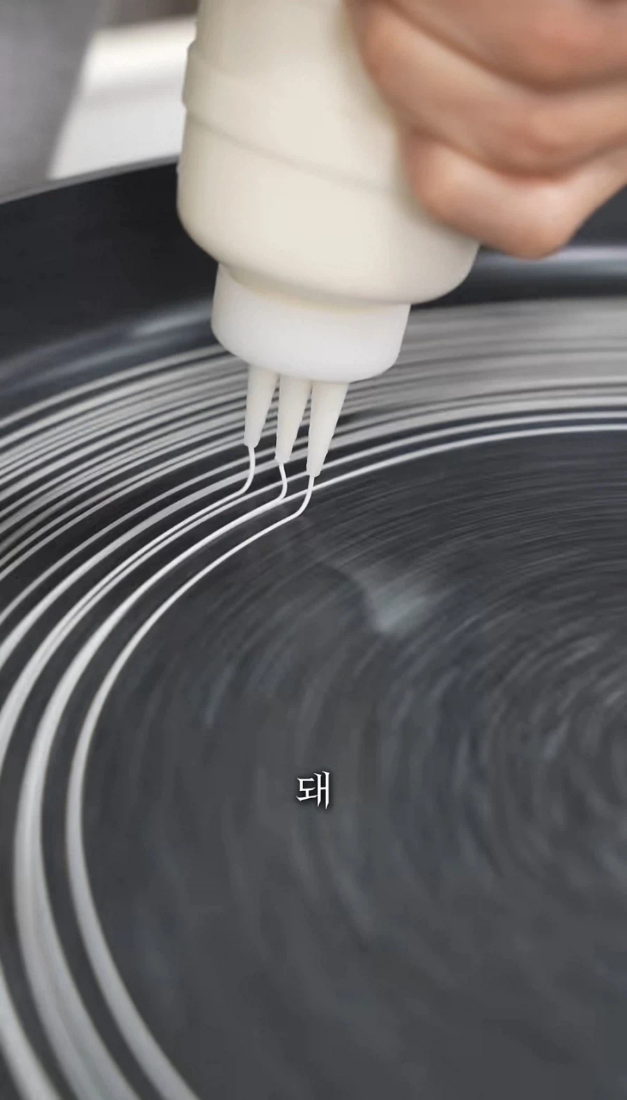 홈메이드 카다이프 기계를 만들어버린 유튜버_30.webp