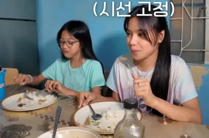 44살 한국 농부를 본 19살 동남아 소녀의 표정.jpg_2.webp