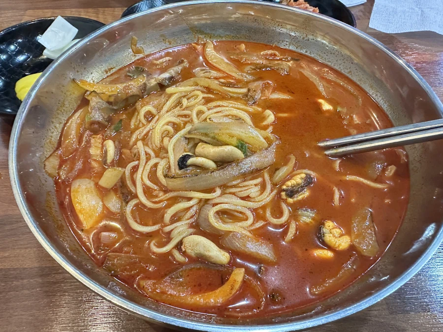우리읍내에서 가장 장사 잘되는 짬뽕집_4.webp